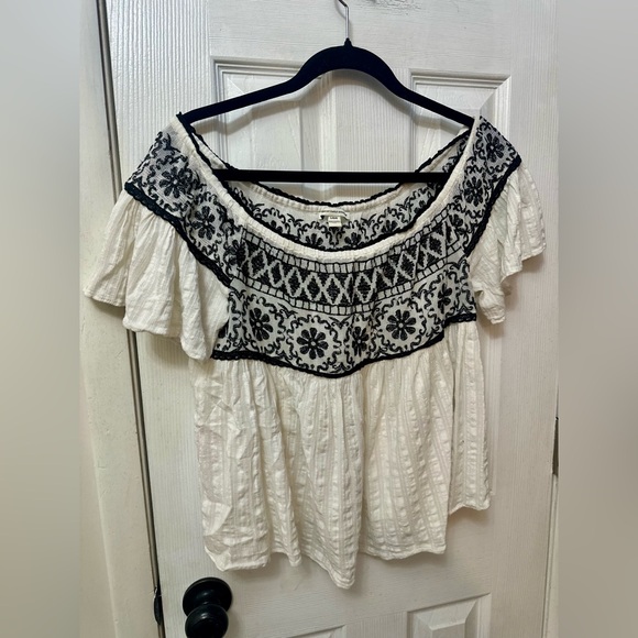 American Eagle Embroidered White and Black Women's Top, Large - Picture 1 of 3